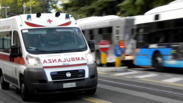 Roma, ragazzina cade dal sesto piano e muore.