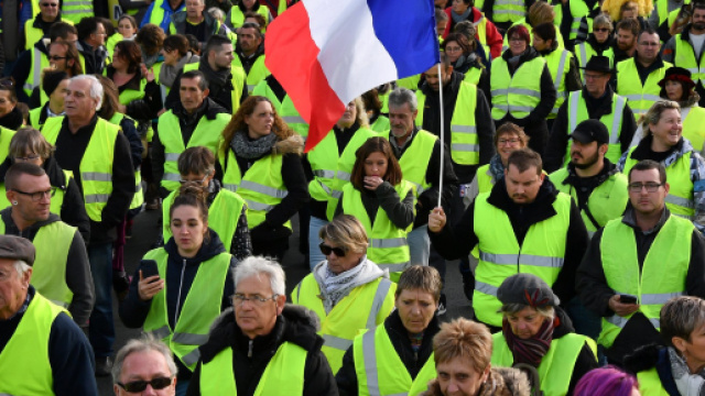 Des "gilets jaunes" cr&eacute;ent une "d&eacute;l&eacute;gation" officielle