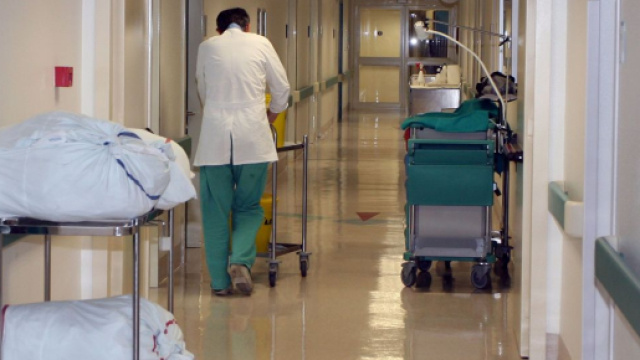 Padova, madre porta via senza autorizzazione il figlio di due anni dall'ospedale | corriere.it
