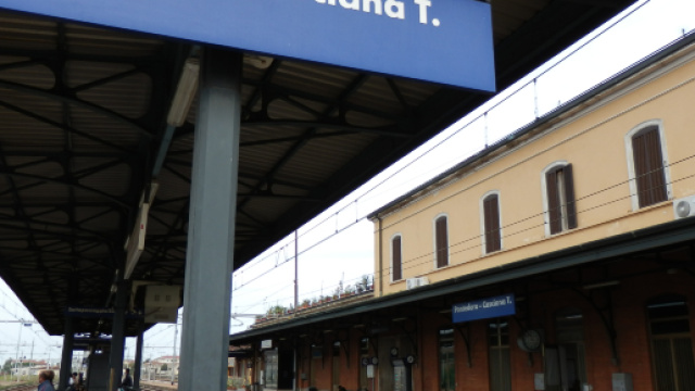 Pontedera, 18enne si butta sotto un treno: era incinta di 3 mesi
