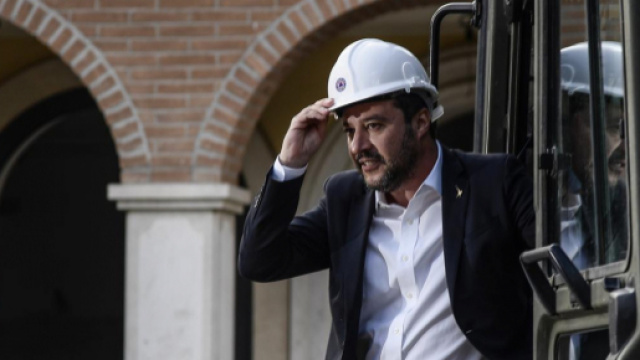 Salvini: &lsquo; I Casamonica mi sparano? Se pensano di intimorirmi sbagliano&rsquo;