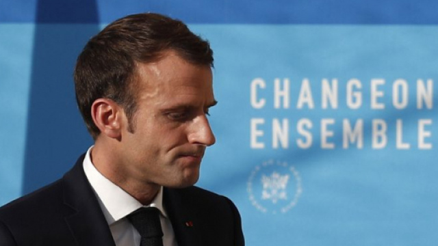 Emmanuel Macron r&eacute;pond aux 'Gilets jaunes'
