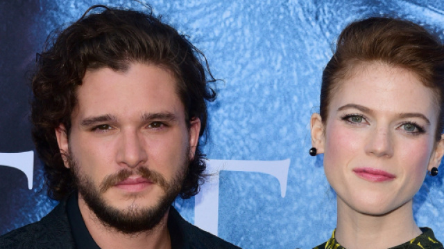 Kit Harington e Rose Leslie ad una cerimonia di premiazione: il matrimonio finir&agrave;?