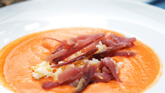 La Zuppa del Nonno, un piatto tipico popolare: patate, Emmental e prosciutto crudo gli ingredienti pi&ugrave; importanti