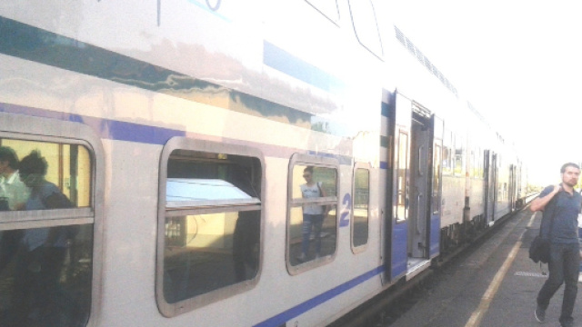 Pontedera, ragazza incinta travolta dal treno: si era gettata sui binari.