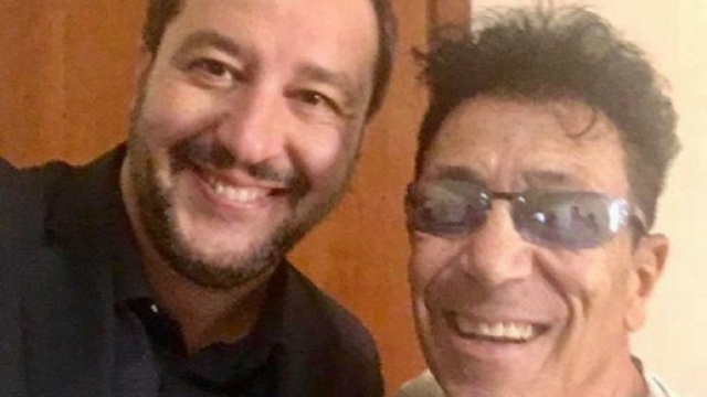 Matteo Salvini, selfie su Facebook insieme ad Edoardo Bennato