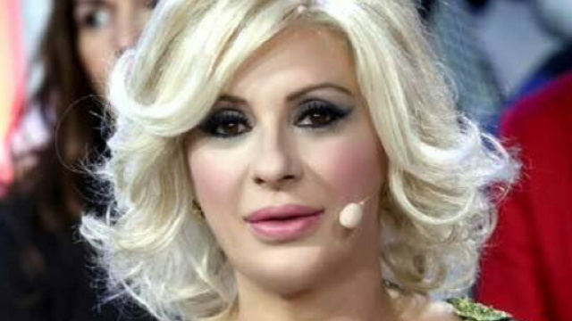 Uomini e Donne, Tina su Giulia De Lellis: 'Bella? Ma se &egrave; alta un metro e un ca**o'.