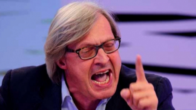 Vittorio Sgarbi indagato a Roma