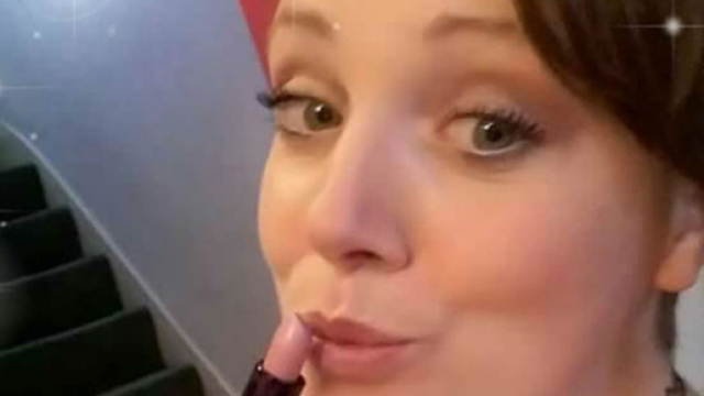 Hollie, 28 anni, &egrave; stata uccisa dal marito a martellate al culmine di una lite