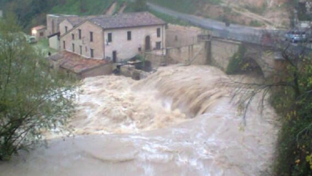 Maltempo, fiume in piena uccide due famiglie