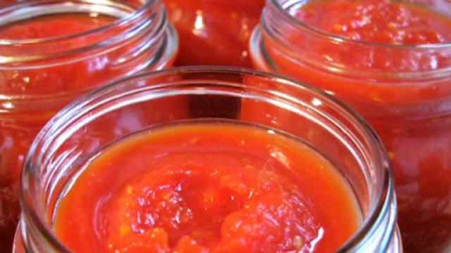 Sequestrate 200 tonnellate di conserva di pomodoro a Salerno