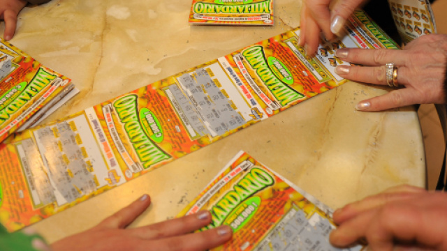 Venezia, muore e lascia 90 mila euro al figlio: lui li sperpera tutti al Gratta e Vinci.