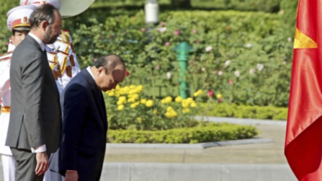 &Eacute;douard Philippe en d&eacute;placement au Vi&ecirc;tnam a rendu hommage au pr&eacute;sident communiste Ho Chi Minh