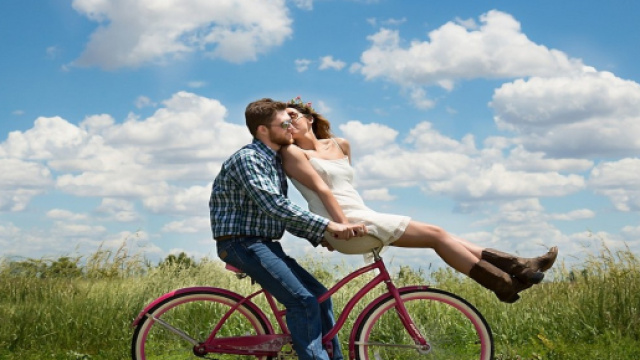 Oroscopo marted&igrave; 6 novembre, cresce l'amore per il Cancro e la Bilancia