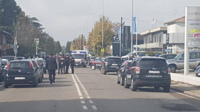 Reggio Emilia, Francesco Amato irrompe in ufficio postale e prende in ostaggio persone.