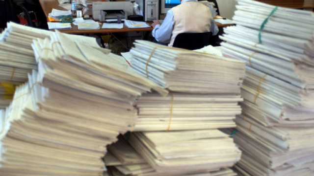 Dipendenti pubblici: dal prossimo aprile solo 8 euro in pi&ugrave; in busta paga