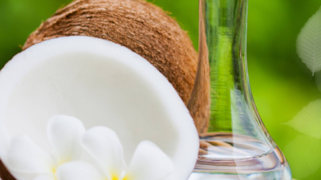 Olio di cocco Bio, un prezioso alleato della tua pelle - staibenecosmetica.com