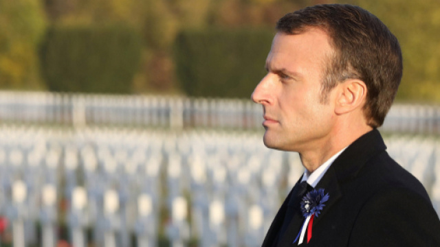 Emmanuel Macron face &agrave; la pol&eacute;mique P&eacute;tain