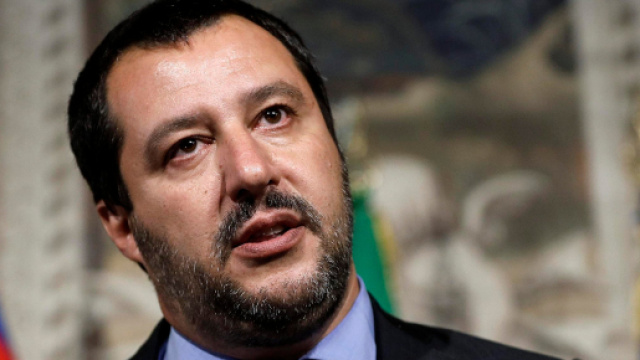Gossip, Matteo Salvini dichiara di essere single a Pomeriggio 5.