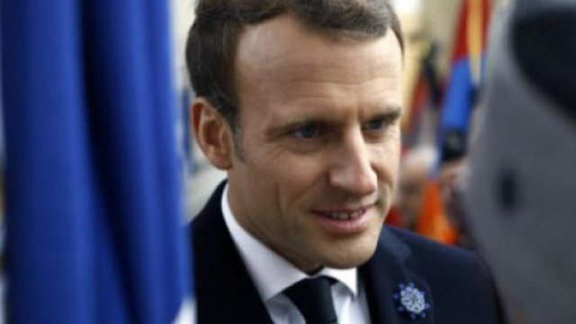 Emmanuel Macron face &agrave; un ancien combattant