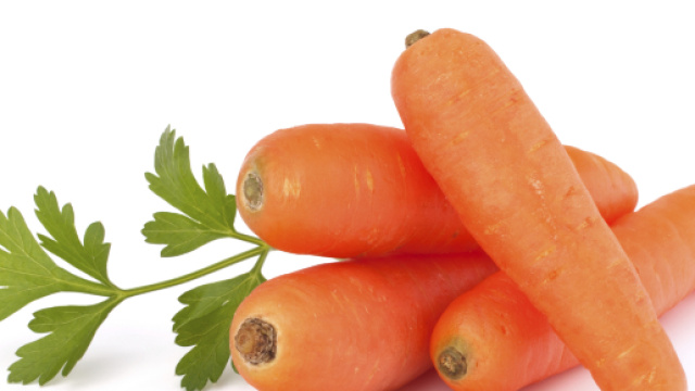 Lecce, si presenta con una carota nelle parti intime, poi dichiara: 'Sono stato violentato'