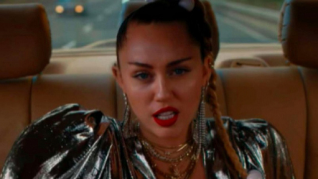 Miley Cyrus fait un retour fulgurant sur le devant de la sc&egrave;ne avec ce nouveau titre.