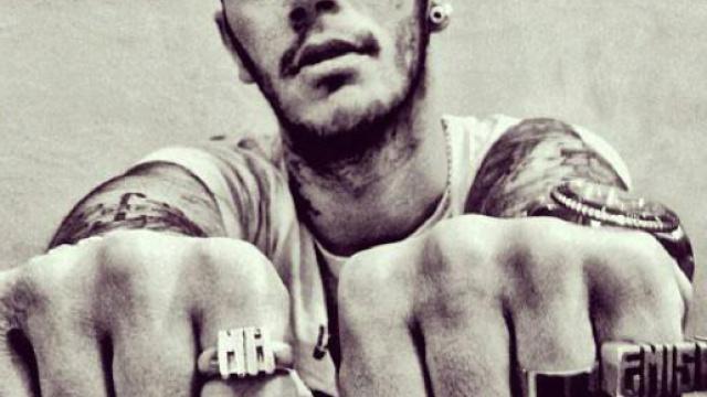 Emis Killa si &egrave; esibito al Fabrique di Milano a circa 48 ore di distanza dalla tragedia di Corinaldo.