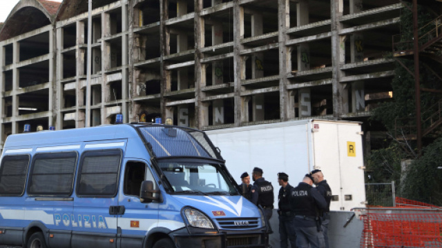 Ex Penicillina, sgomberata stamane dalle forze dell'ordine