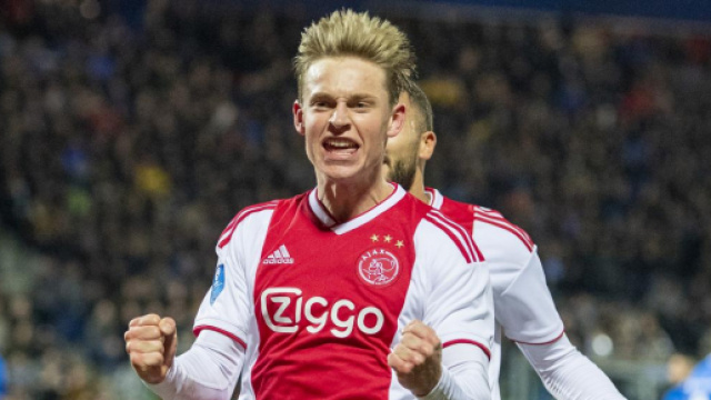 PSG : la concurrence se r&eacute;veille pour de Jong