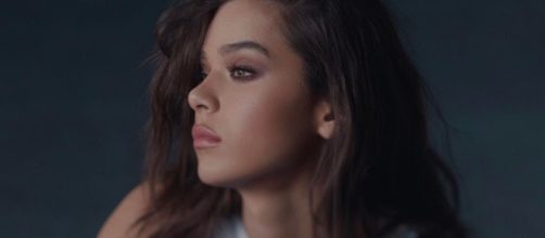 Hailee Steinfeld is among the celebrities born on December 11. [Image via Hailee Steinfeld VEVO/YouTube]