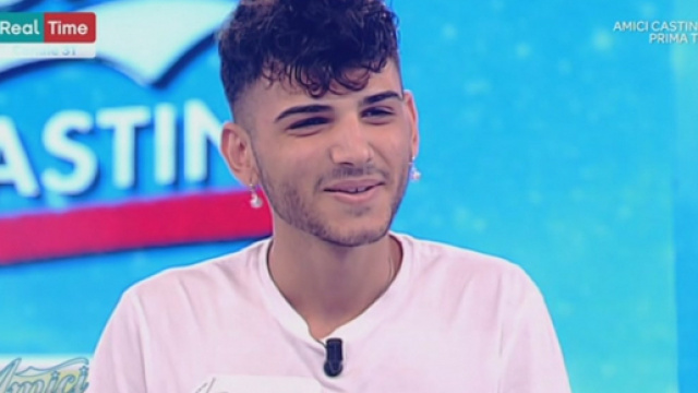 Amici 18: il rapper Jefeo pubblico il suo numero di cellulare sul web: &egrave; caos su Instagram.
