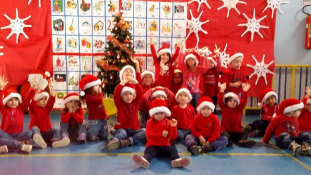 Bambini alla recita del santo Natale