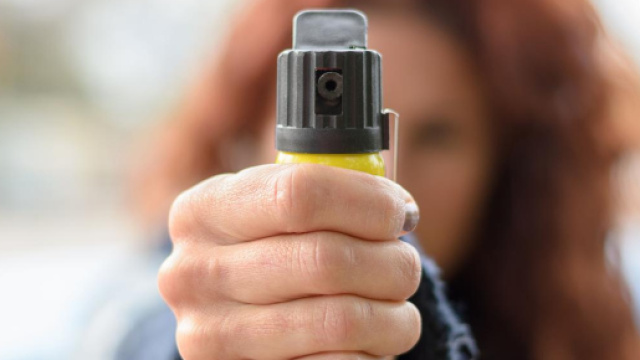 Spray al peperoncino: l'Italia &egrave; tra i Paesi dell'Ue con atteggiamento pi&ugrave; permissivo nell'uso a scopo difensivo di sostanze urticanti.