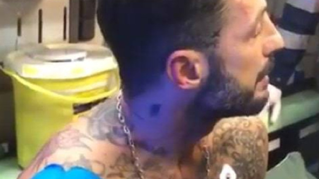 Fabrizio Corona aggredito: un testimone racconta la verit&agrave;