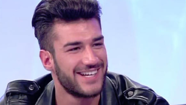 Uomini e Donne: Lorenzo bacia Claudia, Giulia in lacrime