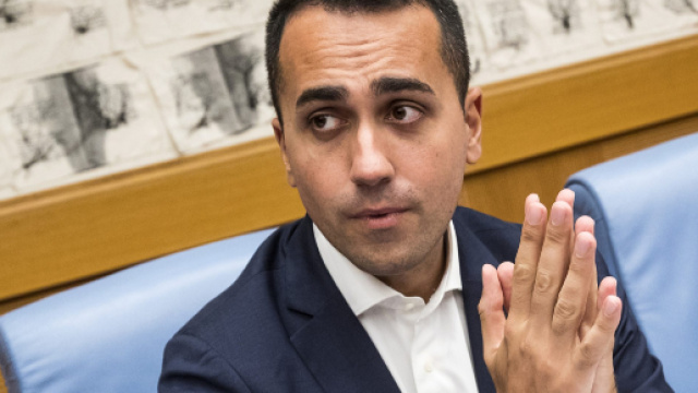 Di Maio risponde a Moscovici: Non si permetta di paragonarci a ... - fanpage.it