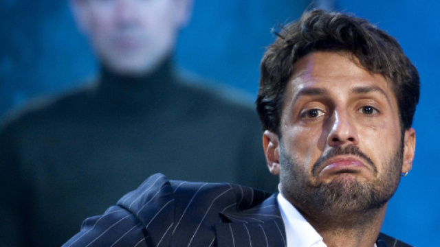 Fabrizio Corona replica alle accuse di Striscia la Notiza.