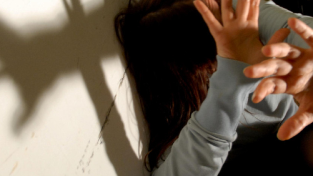 Lecce, abus&ograve; della figlia per 14 anni e nacque un bambino: arrestato 58enne