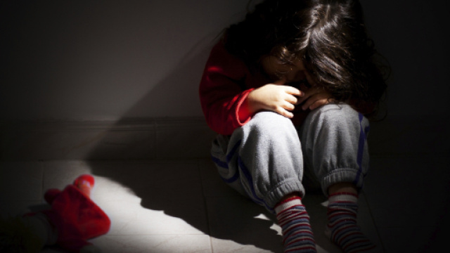 Roma, bimbi trascinati per i capelli e rinchiusi al buio: licenziate 5 maestre d'asilo.