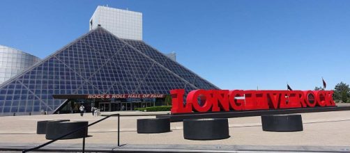 5 British artists were among 7 to be inducted into the Rock and Roll Hall of Fame. [Image GordonMakryllos/Wikimedia]