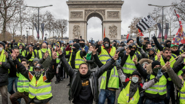 Com'&egrave; andata la protesta di sabato dei gilet gialli - Il Post - ilpost.it