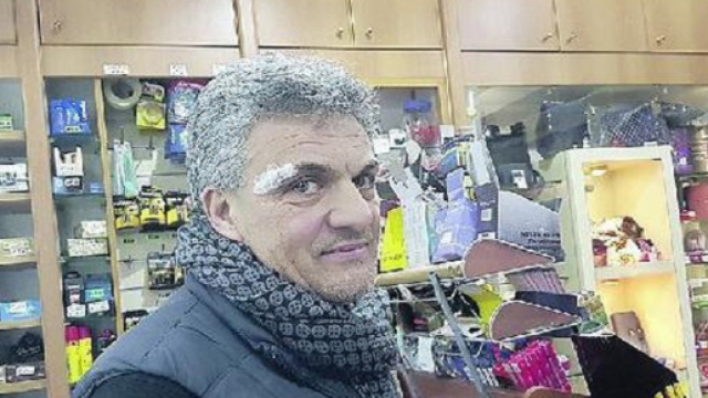 Garbatella, tabaccaio ferma rapinatore: 'Mi &egrave; salita la rabbia e gli ho dato una testata'