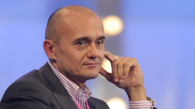 Gossip, Alfonso Signorini su Barbara D'Urso: 'Non mi piacciono certi suoi ammiccamenti'.