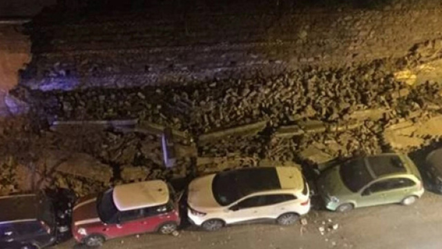 Roma, crolla una sezione del muro di Villa Mercede nel quartiere San Lorenzo.
