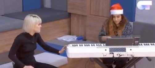 Alba Reche, en el momento de su queja, hablando con Julia. / YouTube