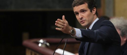 Acusado Pedro S&aacute;nchez por Pablo Casado de gobernar en contra de la constituci&oacute;n