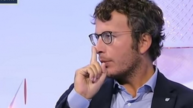 Diego Fusaro attacca l'Ue e il quotidiano Repubblica