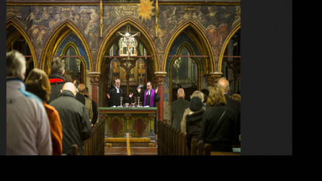 Foto presa da Wikipedia rappresentante una celebrazione protestante nella chiesa di Saint-Pierre-le-Jeune