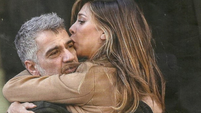 Gustavo Rodriguez lancia oggetti da casa sua