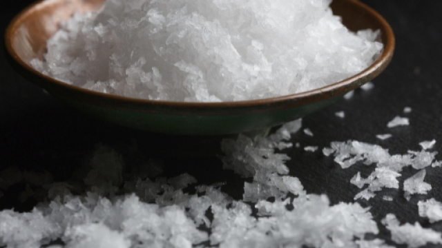 Studio australiano mette in guardia: 'Una dieta ricca di sale riempie le ossa di buchi'